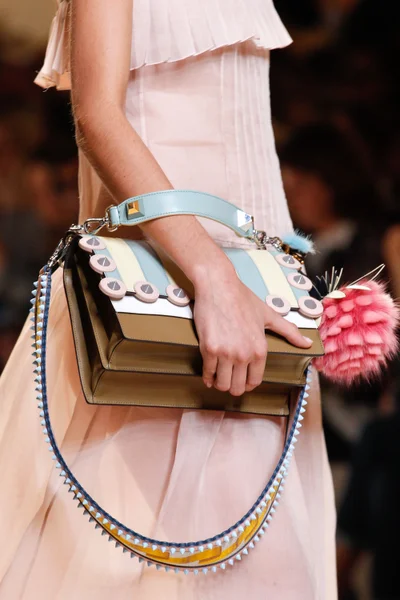 Look 70